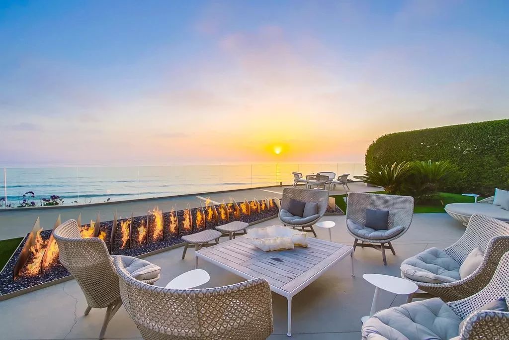 The Home in Encinitas is a titanium masterpiece presides over the Pacific on one of Neptune’s larger lots creating an ultimate luxury now available for sale. This home located at 532 Neptune Ave, Encinitas, California