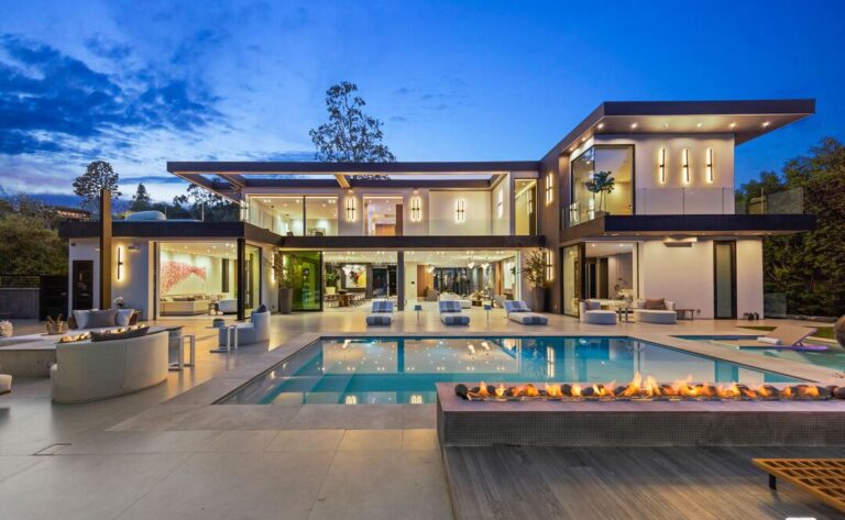 This $24,995,000 Architectural Home in Los Angeles is Ideal for Entertainment and Relaxation