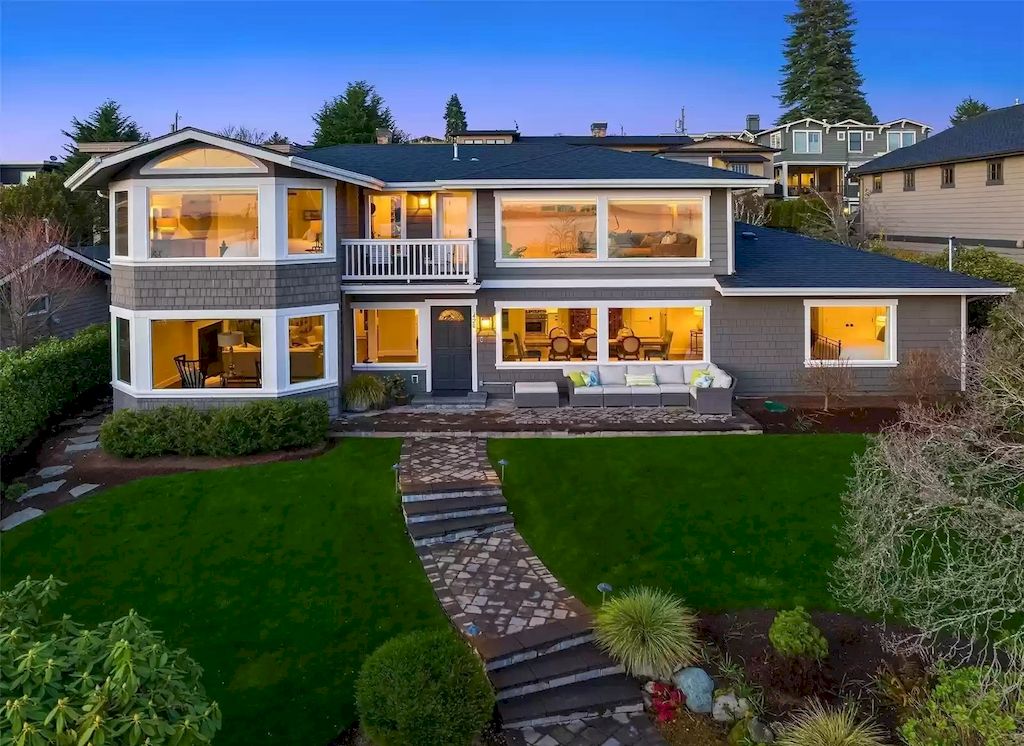 The Estate in Washington is a luxurious home offering large dining and living spaces bathed in natural light now available for sale. This home located at 420 7th Avenue W, Kirkland, Washington; offering 04 bedrooms and 02 bathrooms with 2,760 square feet of living spaces.