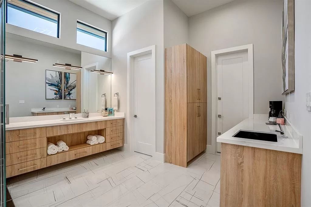 Bring cozy warmth to a neutral bathroom by incorporating rustic wooden materials into your bathroom storage cabinet. A simple, gentle washbasin design with a subdued mossy paint color is a simple way to create a subtle focal point. With this design, the bathroom layout is neat and tidy yet still charmingly rustic.