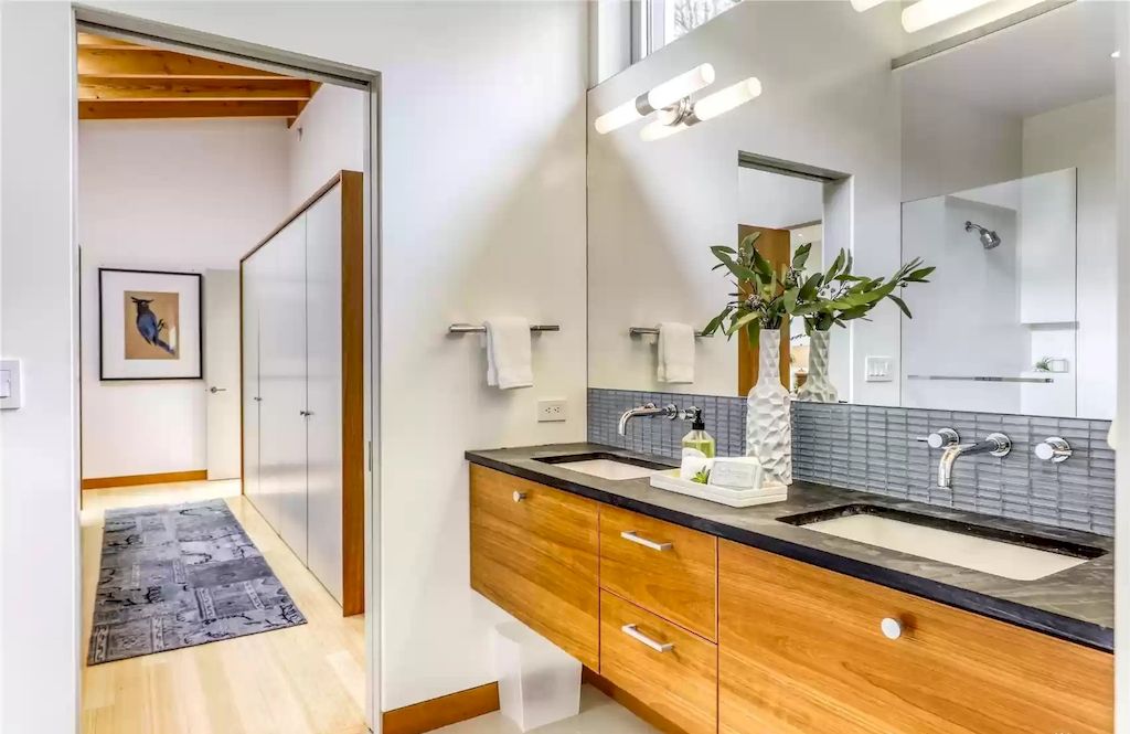 The large mirror and the lights mounted on it are two of the various textures in this bathroom's design. With modest additions like this, it is simple to bring many diverse structures. A plush carpet underneath your feet will anchor the area as well.