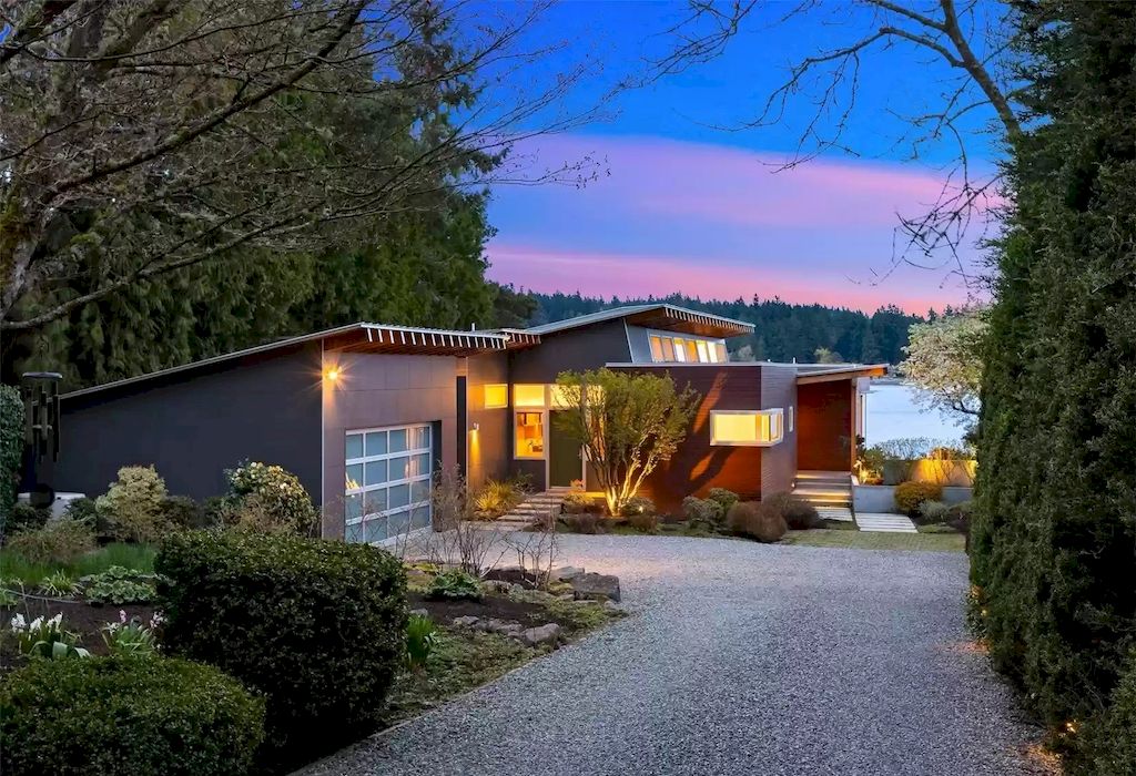 The Estate in Washington is a luxurious home newly refinished with bamboo floors and a combination of metal and green roofs now available for sale. This home located at 4000 Point White Drive NE, Bainbridge Island, Washington; offering 02 bedrooms and 03 bathrooms with 3,396 square feet of living spaces.