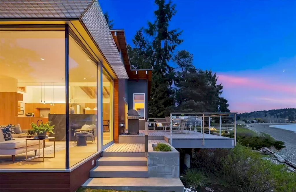 This-3880000-Thoughtfully-Designed-and-Charming-Estate-in-Washington-Embraces-Beautiful-Water-View-32