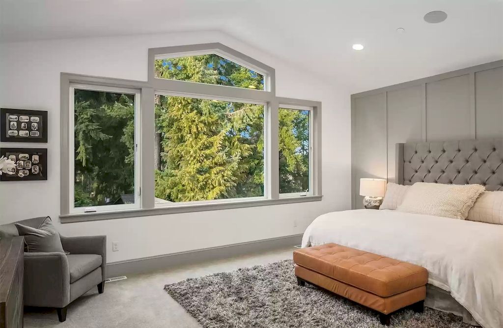 The Estate in Washington is a luxurious home two-story great room with vaulted wall of windows now available for sale. This home located at 11030 SE 27th Pl, Bellevue, Washington; offering 05 bedrooms and 05 bathrooms with 4,588 square feet of living spaces.