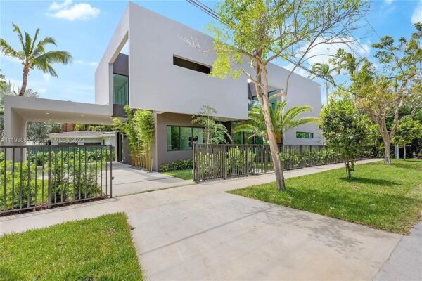 $5,195,000 Brand new home in Miami was Built with top of the line finishes