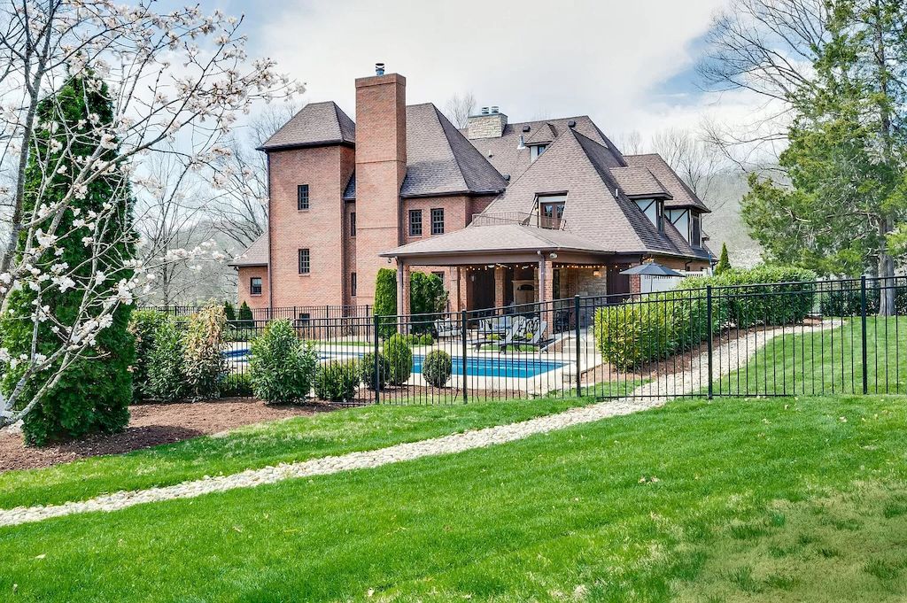 The Home in Tennessee is a luxurious home offering a resort style environment now available for sale. This home located at 6028 Hillsboro Pike, Nashville, Tennessee; offering 07 bedrooms and 09 bathrooms with 10,352 square feet of living spaces.