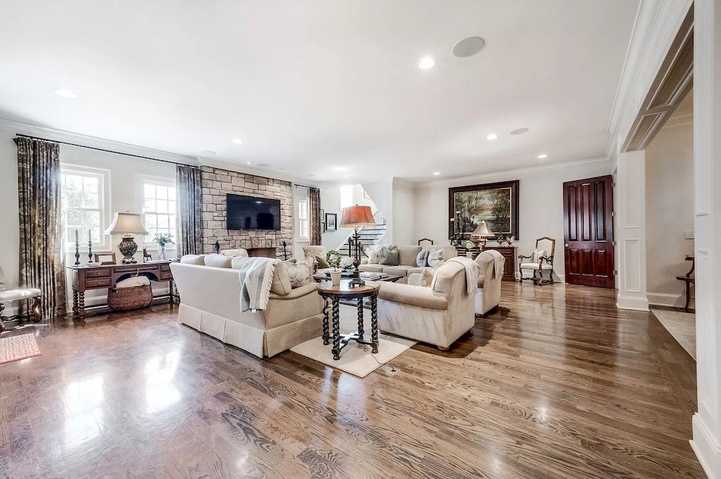 The Home in Tennessee is a luxurious home offering a resort style environment now available for sale. This home located at 6028 Hillsboro Pike, Nashville, Tennessee; offering 07 bedrooms and 09 bathrooms with 10,352 square feet of living spaces.