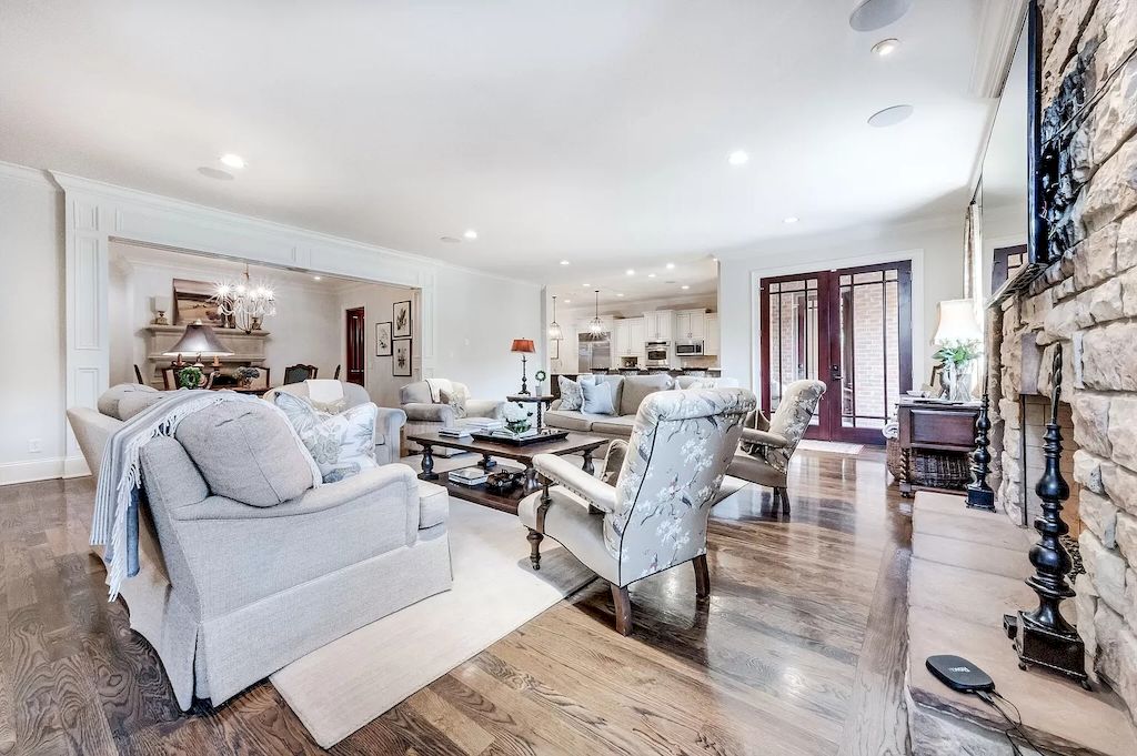 The Home in Tennessee is a luxurious home offering a resort style environment now available for sale. This home located at 6028 Hillsboro Pike, Nashville, Tennessee; offering 07 bedrooms and 09 bathrooms with 10,352 square feet of living spaces.