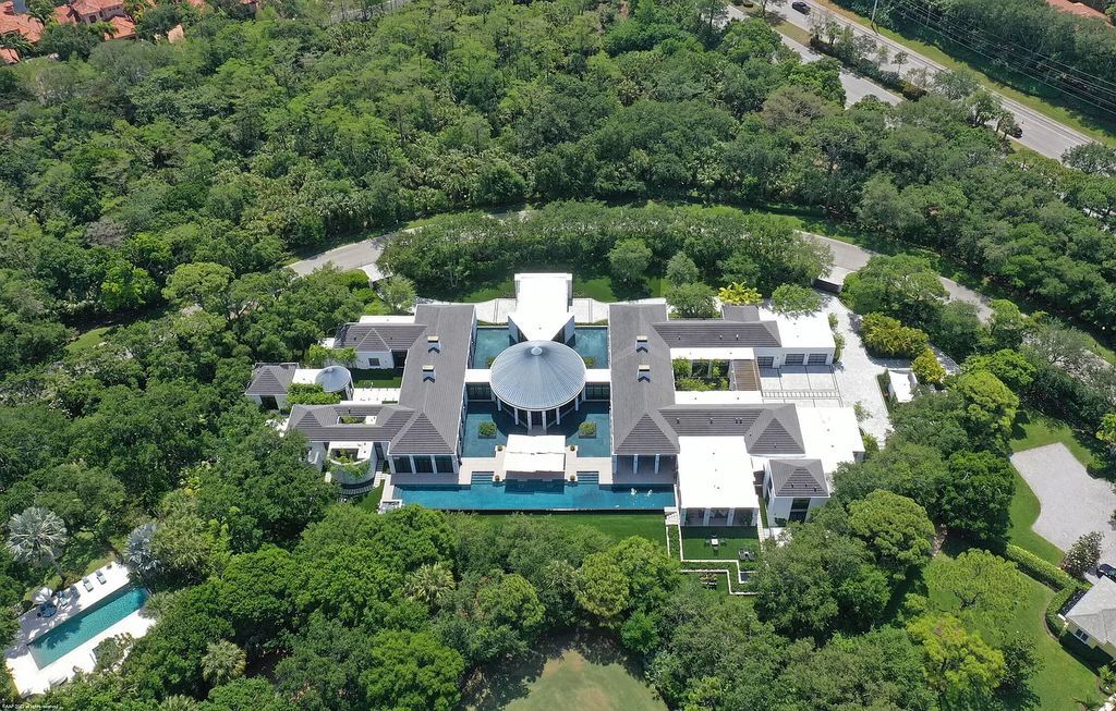 The Mansion in Jupiter is a magnificent home constructed from the finest materials and inspired from amazing resorts around the world now available for sale. This home located at 126 Bears Club Dr, Jupiter, Florida