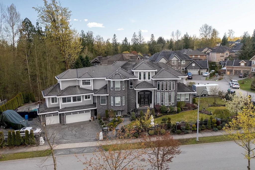 This-C3799000-Stunning-Luxurious-Estate-is-Truly-a-Great-Entertaining-Home-in-Surrey-37