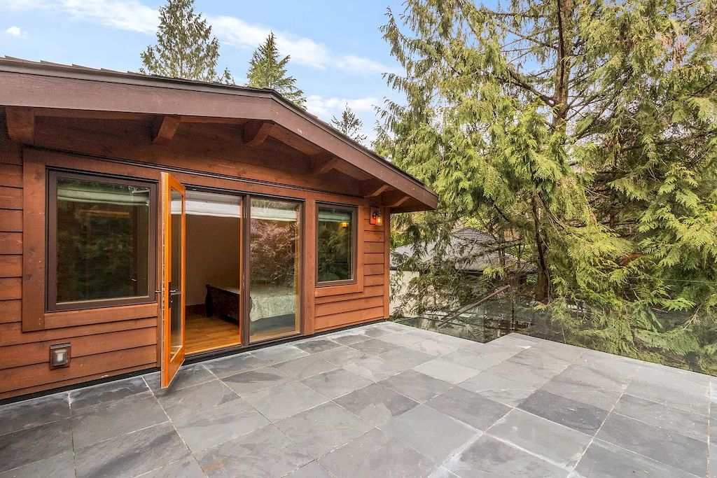 The Home in North Vancouver provides the utmost in privacy and serenity now available for sale. This home located at 583 Elstree Pl, North Vancouver, BC V7N 2Y2, Canada