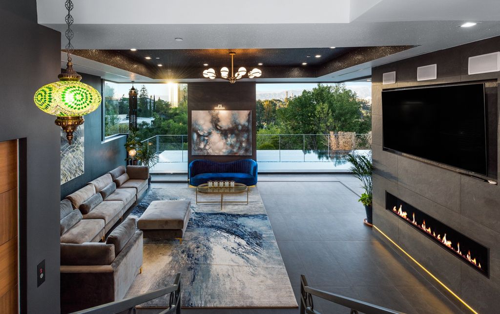 A-Brand-New-Modern-Home-in-Los-Angeles-with-The-Picturesque-Surroundings-hits-The-Market-for-6390000-5