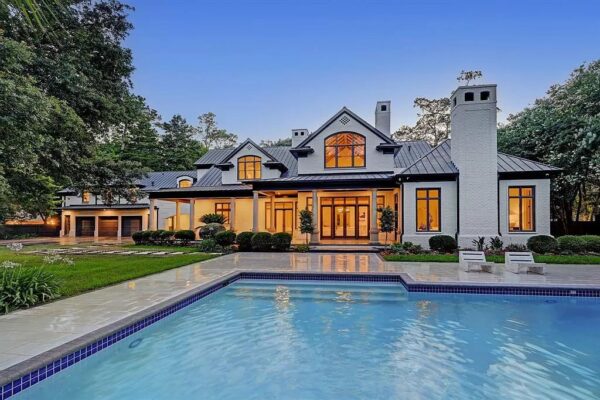 A Timeless Mansion in Houston showcases The Highest Caliber Finishes and Incredible Views Asking for $17,477,000