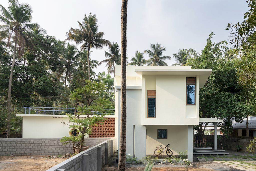 Banyan Tree House, Unique shape design Home by Tales of Design studio