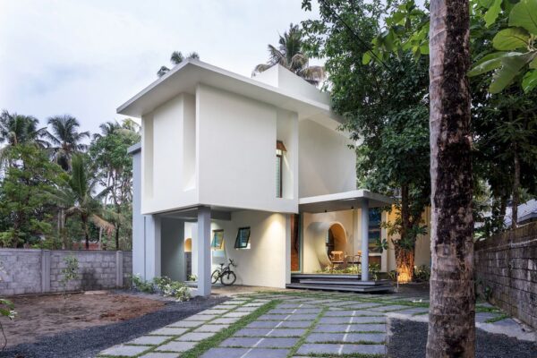 Banyan Tree House, Unique shape design Home by Tales of Design studio