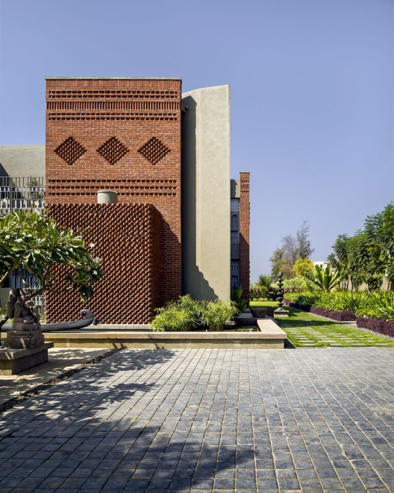 Brick House Showcases Culture & Grandeur of Solapur by Studio Humane