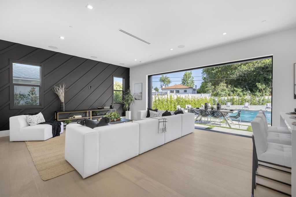 The Home in Encino is a brilliantly designed contemporary residence offers warm, indoor outdoor living with luxurious finishes now available for sale. This home located at 16706 Magnolia, Encino, California