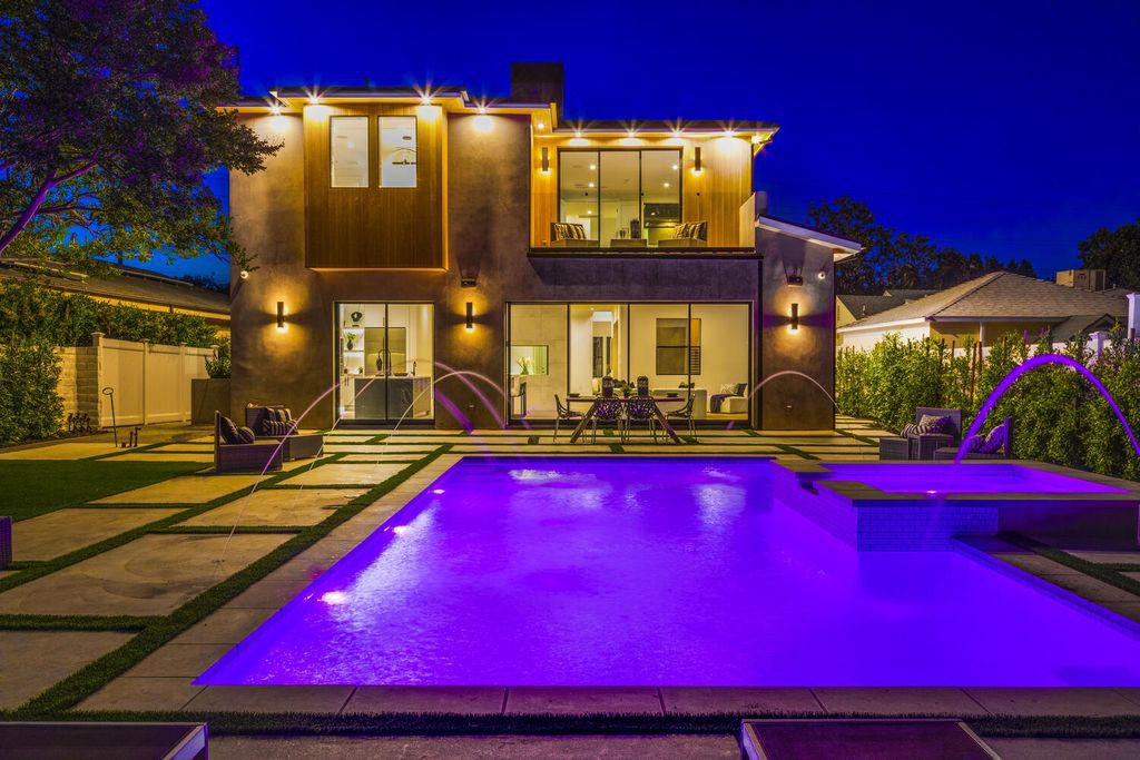 The Home in Encino is a brilliantly designed contemporary residence offers warm, indoor outdoor living with luxurious finishes now available for sale. This home located at 16706 Magnolia, Encino, California