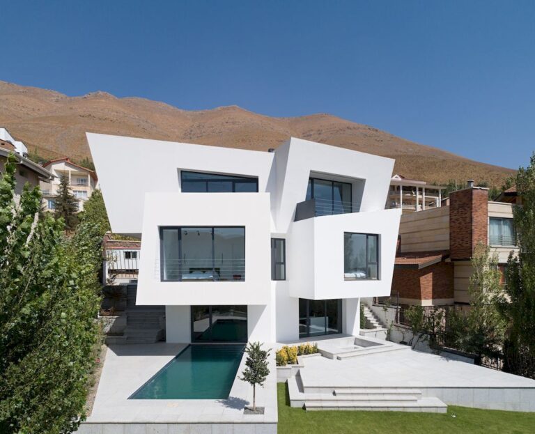 Cantilever House, Impressive Unique Shape Home by uc21 architects