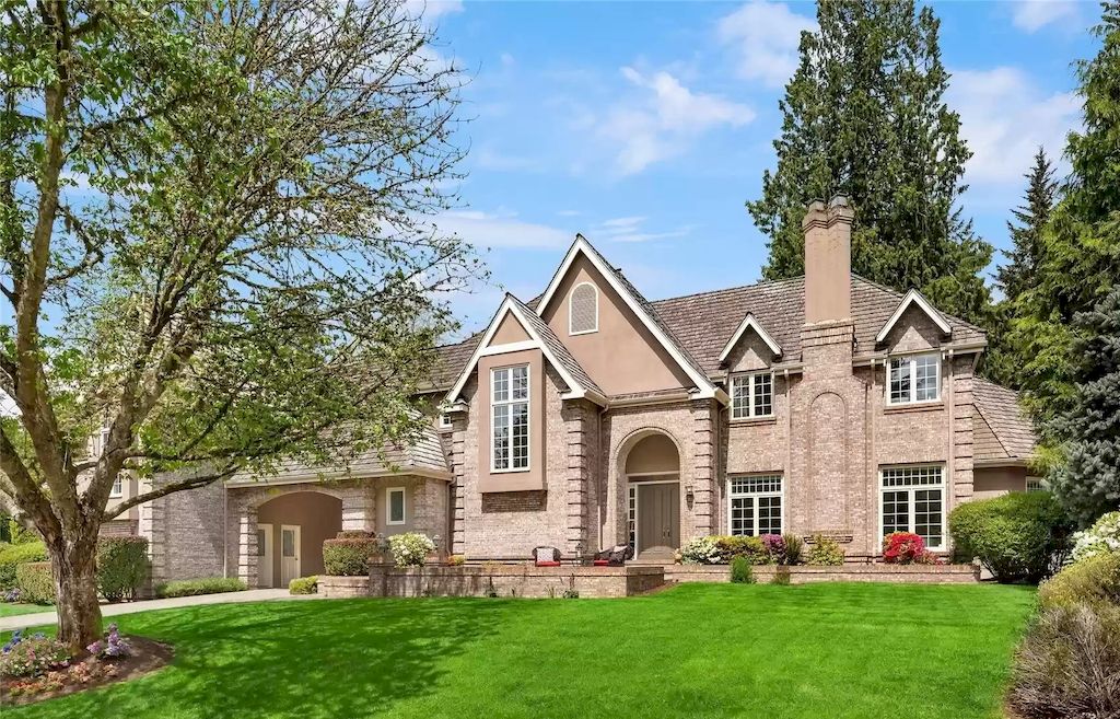 The Estate in Washington is a luxurious home with dramatic arched Porte Cochere highlights timeless architecture, now available for sale. This home located at 20418 NE 64th Place, Redmond, Washington