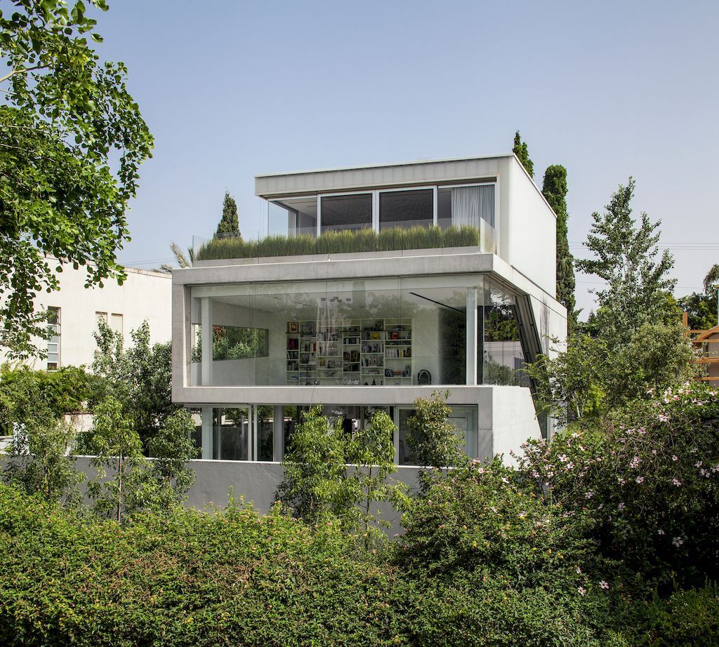 Concrete Cut house, a Home of Concrete and Glass by Pitsou Kedem