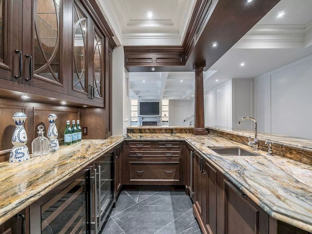 The Mansion in Ontario is an masterpiece provides the privacy and serenity you've been looking for, now available for sale. This home located at 16 Scotch Valley Dr, King, ON L7B 1L9, Canada