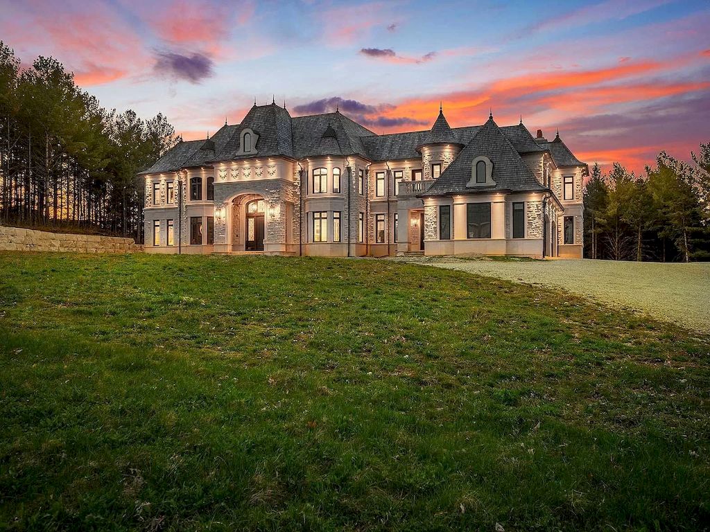 The Mansion in Ontario is an masterpiece provides the privacy and serenity you've been looking for, now available for sale. This home located at 16 Scotch Valley Dr, King, ON L7B 1L9, Canada