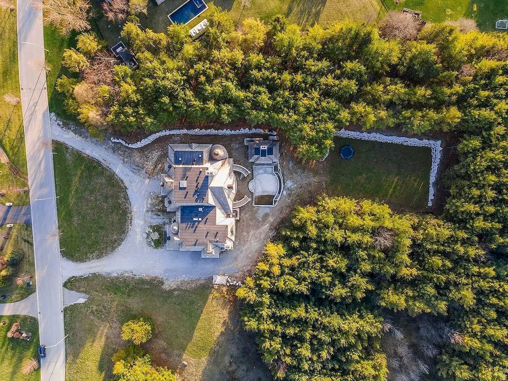 The Mansion in Ontario is an masterpiece provides the privacy and serenity you've been looking for, now available for sale. This home located at 16 Scotch Valley Dr, King, ON L7B 1L9, Canada