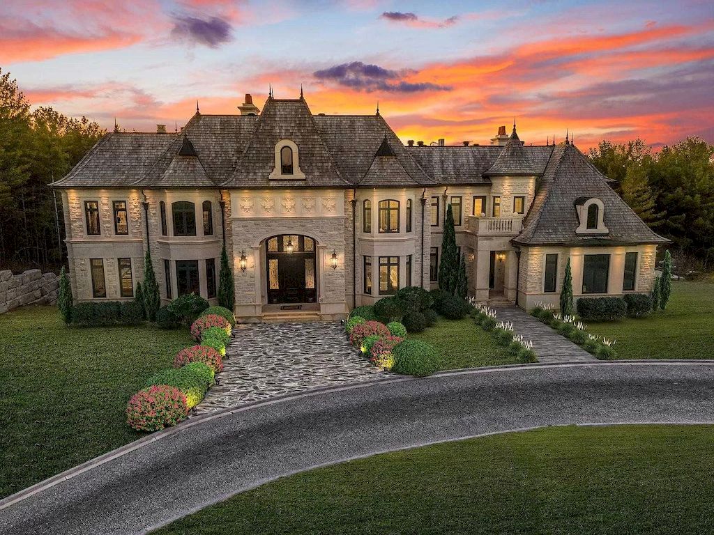 The Mansion in Ontario is an masterpiece provides the privacy and serenity you've been looking for, now available for sale. This home located at 16 Scotch Valley Dr, King, ON L7B 1L9, Canada