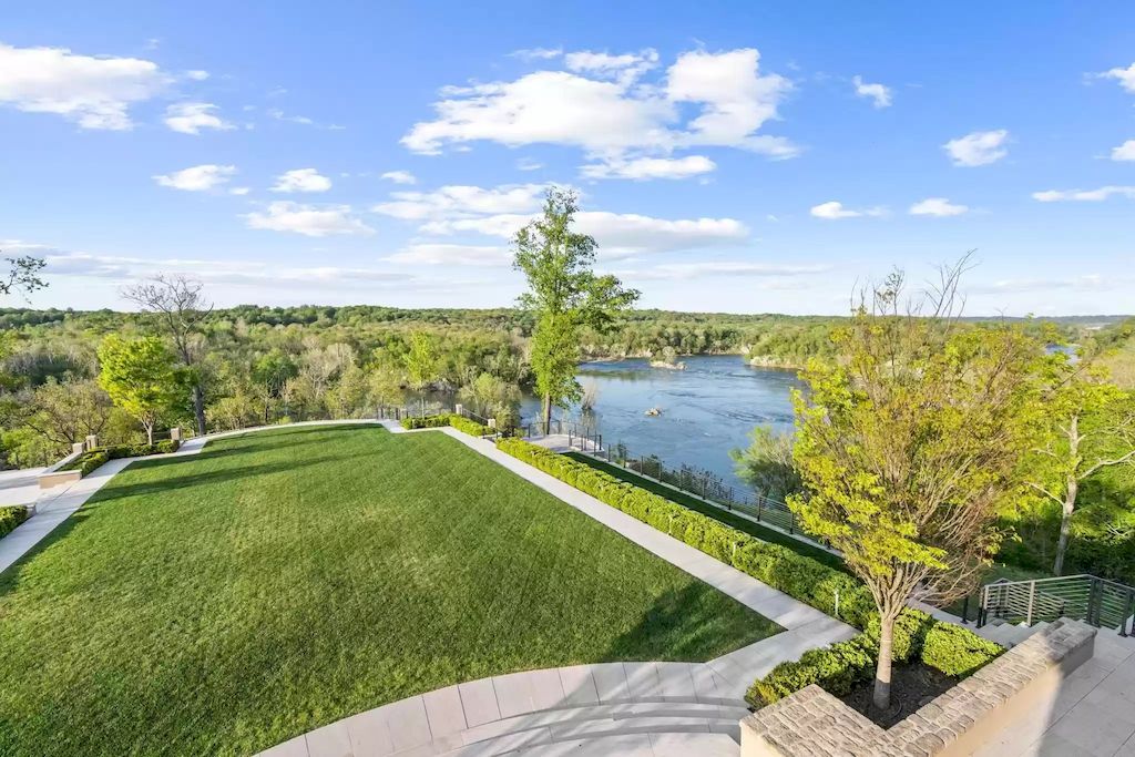 The Estate in Virginia is an exceptional home with panoramic views of the Potomac River, now available for sale. This home located at 700 Bulls Neck Rd, Mc Lean, Virginia