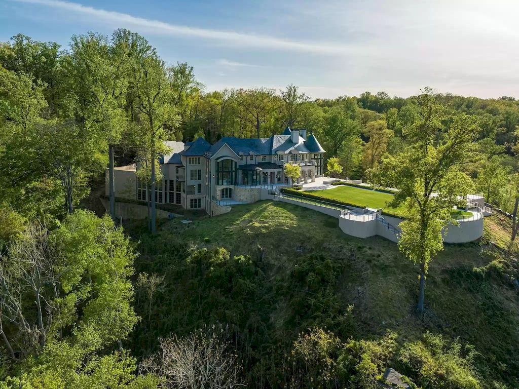 Described-the-most-Beautiful-Homes-on-the-East-Coast-This-Waterfront-Estate-in-Virginia-Lists-for-39000000-37