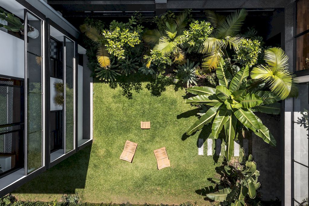 EL House in Brazil by Estudio Centro Arquitetura e Urbanismo