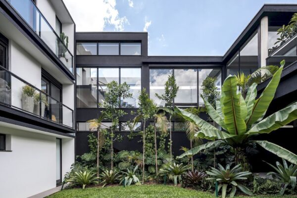 EL House in Brazil by Estudio Centro Arquitetura e Urbanismo