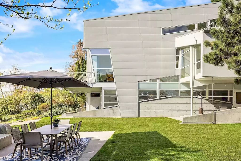 Entirely-Dream-Residence-with-Extraordinary-Architecture-in-Washington-Hits-Market-for-21500000-33