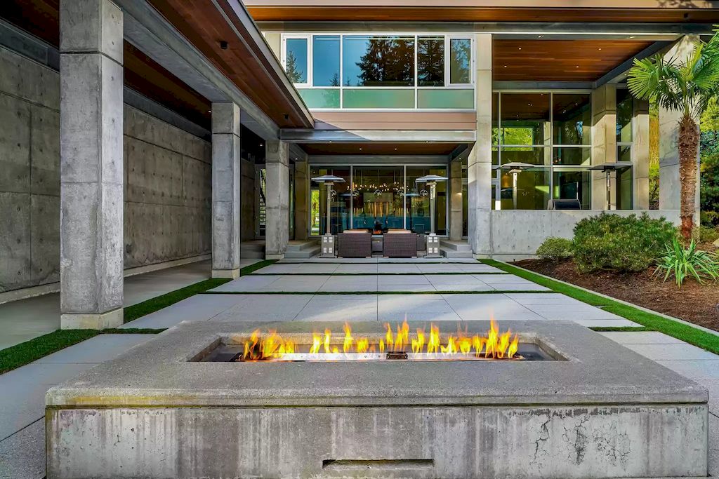 The Estate in Washington is a luxurious home with glass walls to bring nature inside now available for sale. This home located at 7917 219th Avenue NE, Redmond, Washington; offering 03 bedrooms and 07 bathrooms with 4,690 square feet of living spaces.