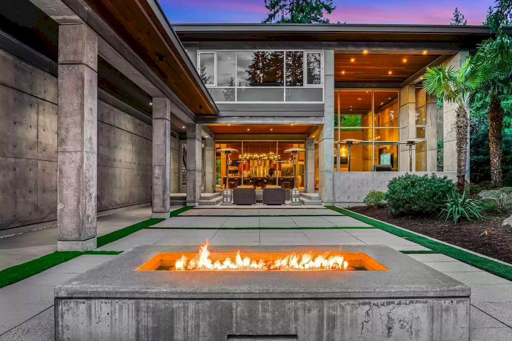 The Estate in Washington is a luxurious home with glass walls to bring nature inside now available for sale. This home located at 7917 219th Avenue NE, Redmond, Washington; offering 03 bedrooms and 07 bathrooms with 4,690 square feet of living spaces.