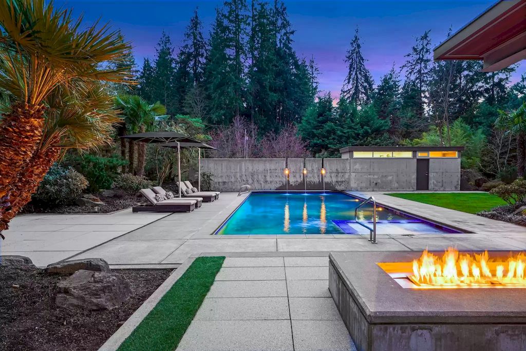 The Estate in Washington is a luxurious home with glass walls to bring nature inside now available for sale. This home located at 7917 219th Avenue NE, Redmond, Washington; offering 03 bedrooms and 07 bathrooms with 4,690 square feet of living spaces.