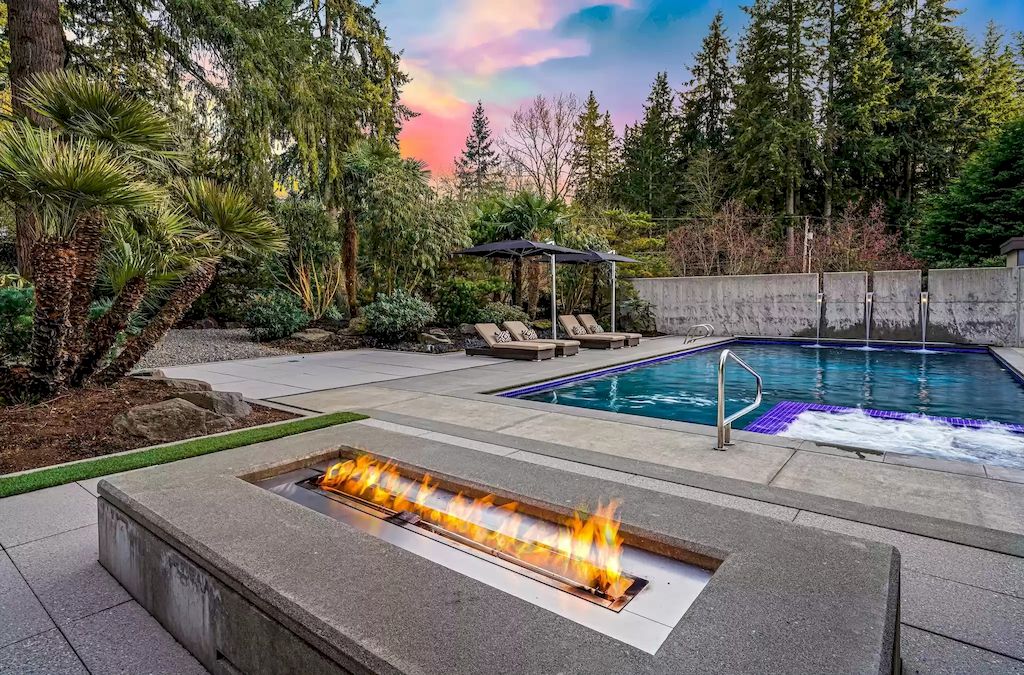 The Estate in Washington is a luxurious home with glass walls to bring nature inside now available for sale. This home located at 7917 219th Avenue NE, Redmond, Washington; offering 03 bedrooms and 07 bathrooms with 4,690 square feet of living spaces.