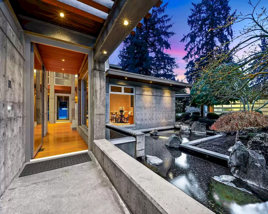 The Estate in Washington is a luxurious home with glass walls to bring nature inside now available for sale. This home located at 7917 219th Avenue NE, Redmond, Washington; offering 03 bedrooms and 07 bathrooms with 4,690 square feet of living spaces.