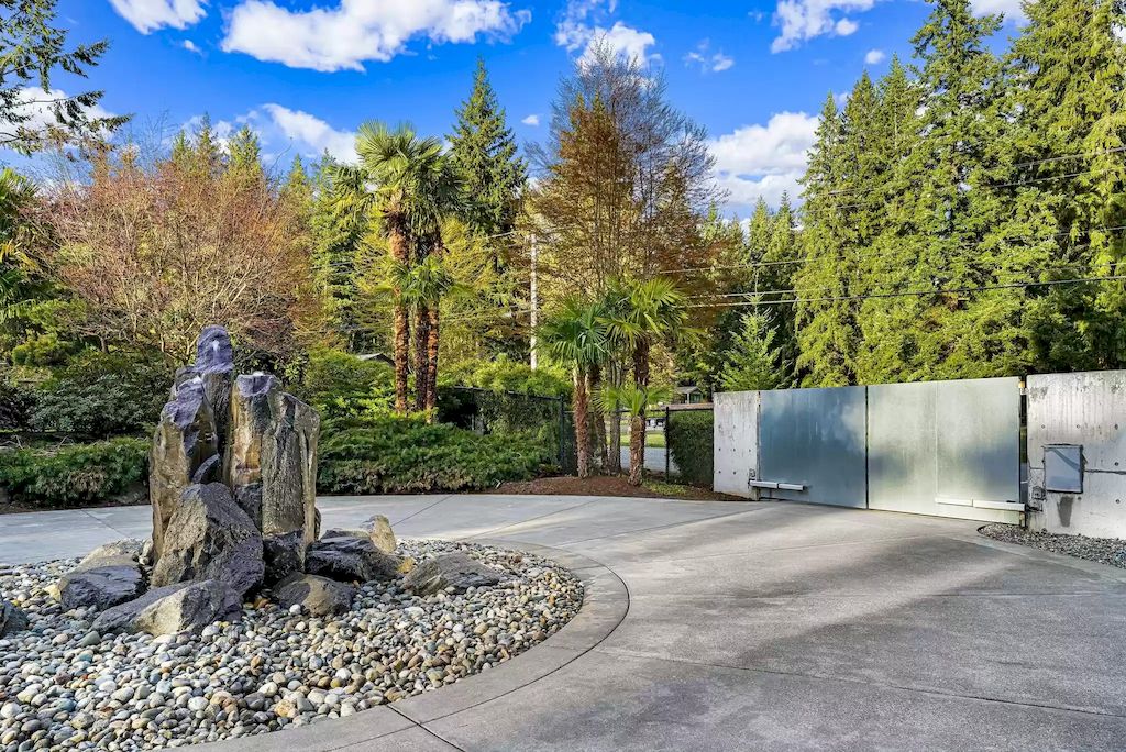 The Estate in Washington is a luxurious home with glass walls to bring nature inside now available for sale. This home located at 7917 219th Avenue NE, Redmond, Washington; offering 03 bedrooms and 07 bathrooms with 4,690 square feet of living spaces.