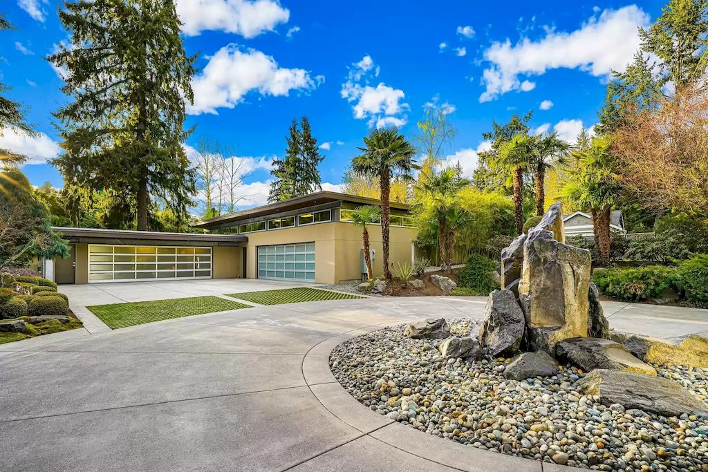 The Estate in Washington is a luxurious home with glass walls to bring nature inside now available for sale. This home located at 7917 219th Avenue NE, Redmond, Washington; offering 03 bedrooms and 07 bathrooms with 4,690 square feet of living spaces.