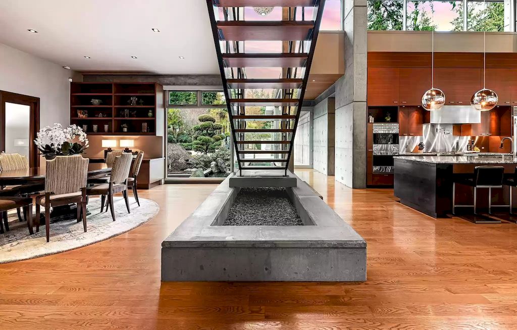 The Estate in Washington is a luxurious home with glass walls to bring nature inside now available for sale. This home located at 7917 219th Avenue NE, Redmond, Washington; offering 03 bedrooms and 07 bathrooms with 4,690 square feet of living spaces.