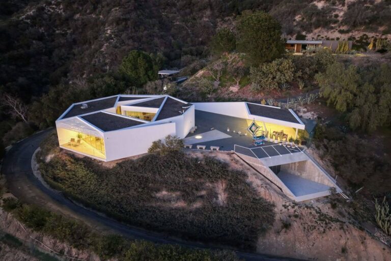 Exceptional Architectural Home in La Crescenta, California offers Total Hilltop Privacy Asking for $9,799,000