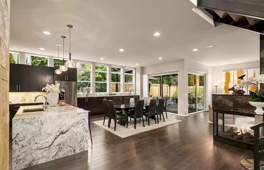 The Estate in Washington is a luxurious home and a true entertainer's delight now available for sale. This home located at 10607 NE 53rd St, Kirkland, Washington; offering 04 bedrooms and 03 bathrooms with 3,563 square feet of living spaces.