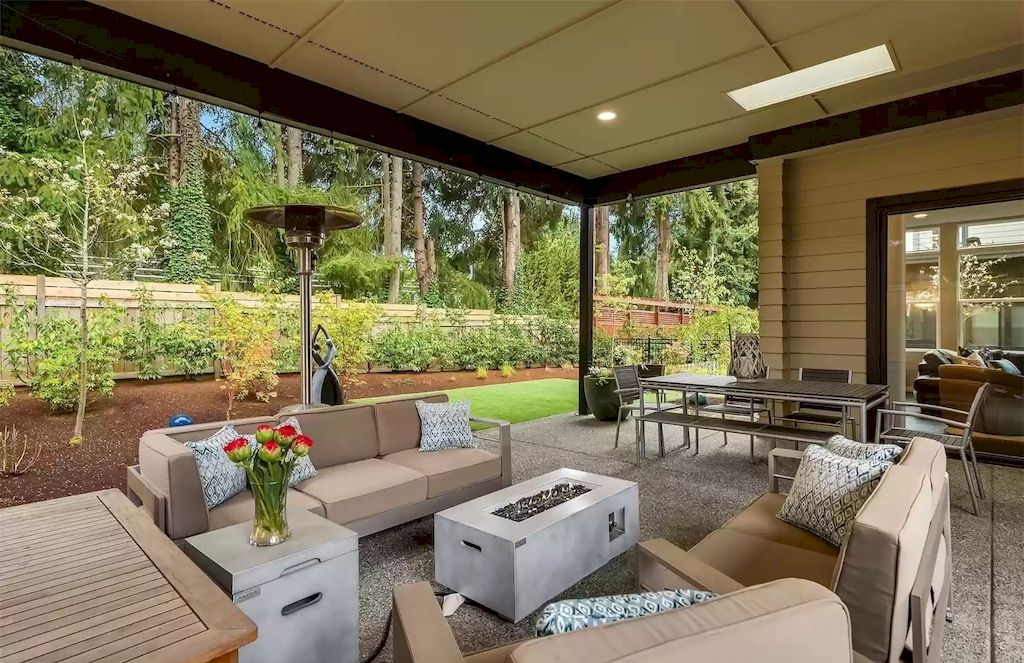 The Estate in Washington is a luxurious home and a true entertainer's delight now available for sale. This home located at 10607 NE 53rd St, Kirkland, Washington; offering 04 bedrooms and 03 bathrooms with 3,563 square feet of living spaces.