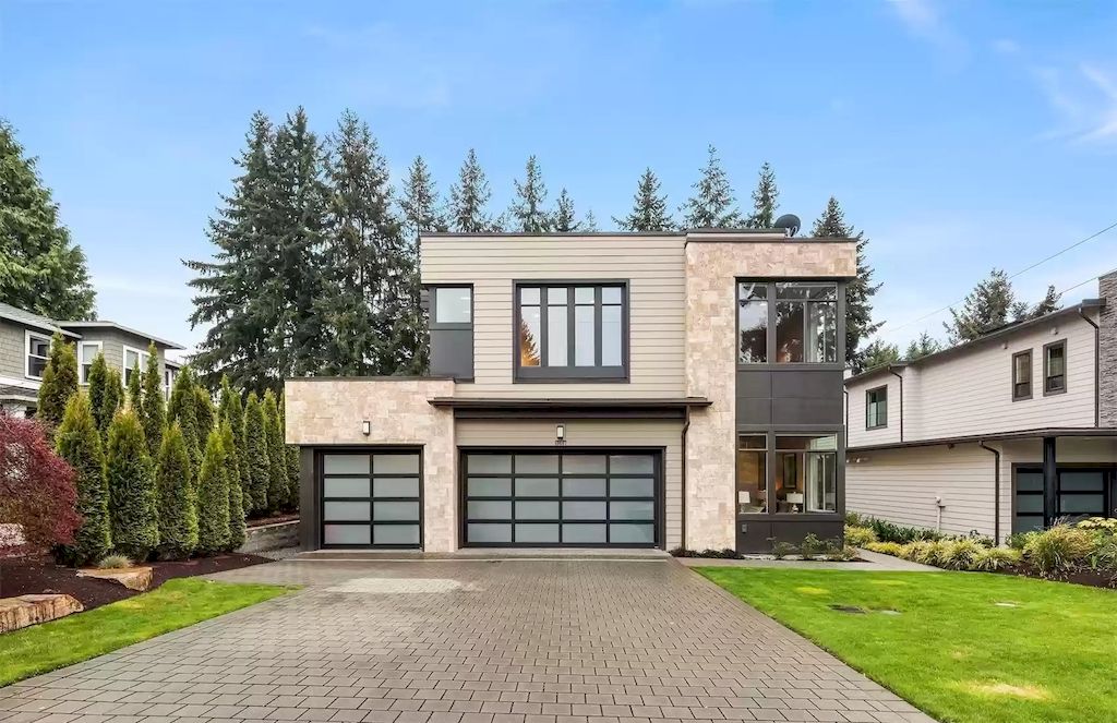 The Estate in Washington is a luxurious home and a true entertainer's delight now available for sale. This home located at 10607 NE 53rd St, Kirkland, Washington; offering 04 bedrooms and 03 bathrooms with 3,563 square feet of living spaces.