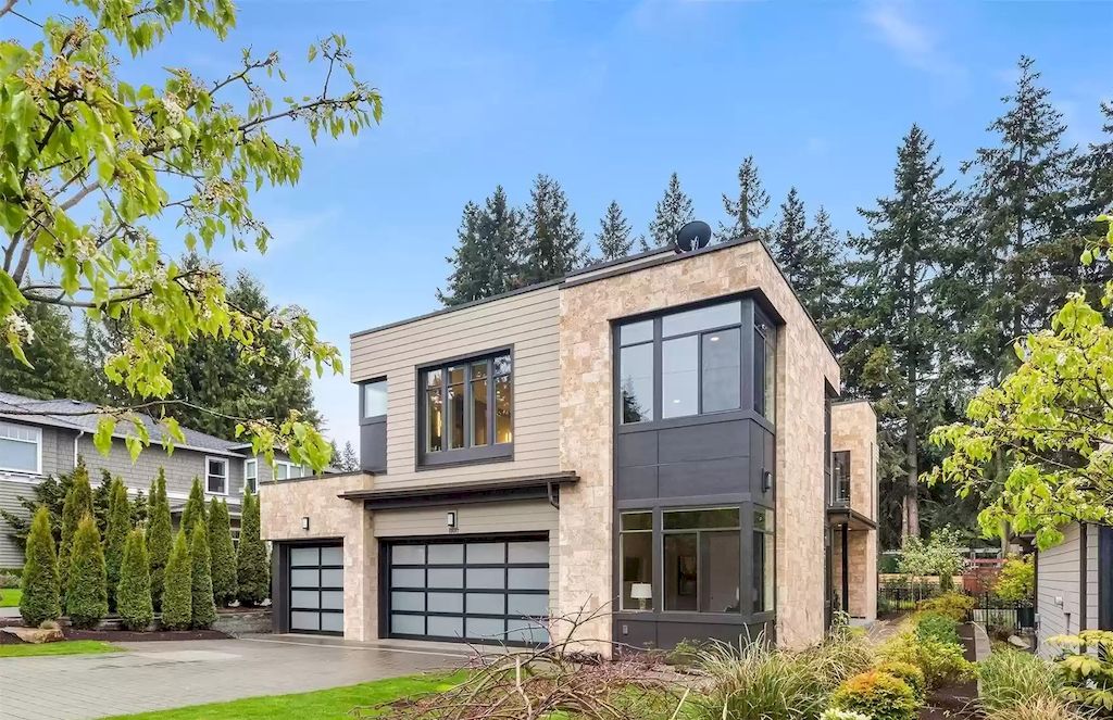 The Estate in Washington is a luxurious home and a true entertainer's delight now available for sale. This home located at 10607 NE 53rd St, Kirkland, Washington; offering 04 bedrooms and 03 bathrooms with 3,563 square feet of living spaces.