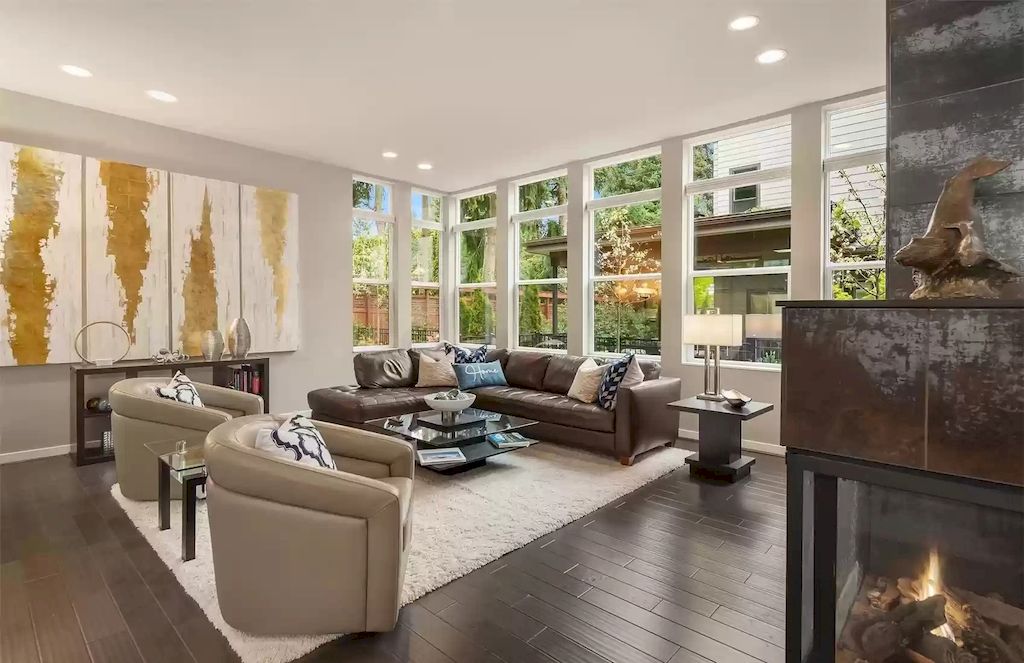 The Estate in Washington is a luxurious home and a true entertainer's delight now available for sale. This home located at 10607 NE 53rd St, Kirkland, Washington; offering 04 bedrooms and 03 bathrooms with 3,563 square feet of living spaces.