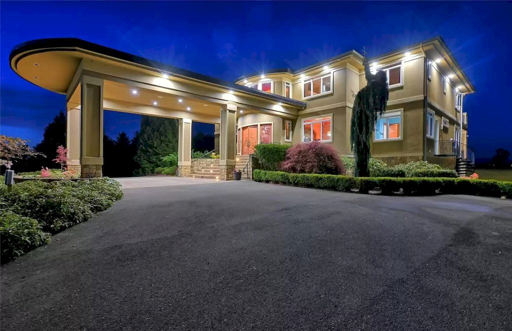 The Estate in Washington is a luxurious home providing incredible space for entertaining now available for sale. This home located at 10523 Airport Way, Snohomish, Washington; offering 05 bedrooms and 04 bathrooms with 5,830 square feet of living spaces.