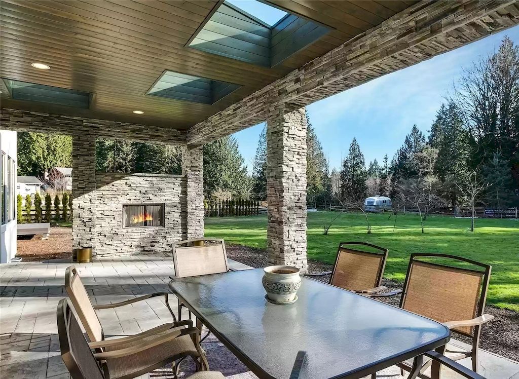 The Estate in Washington is a luxurious home offering exceptional open entertaining venues and private retreats now available for sale. This home located at 22025 NE 150th St, Woodinville, Washington; offering 06 bedrooms and 07 bathrooms with 6,650 square feet of living spaces.